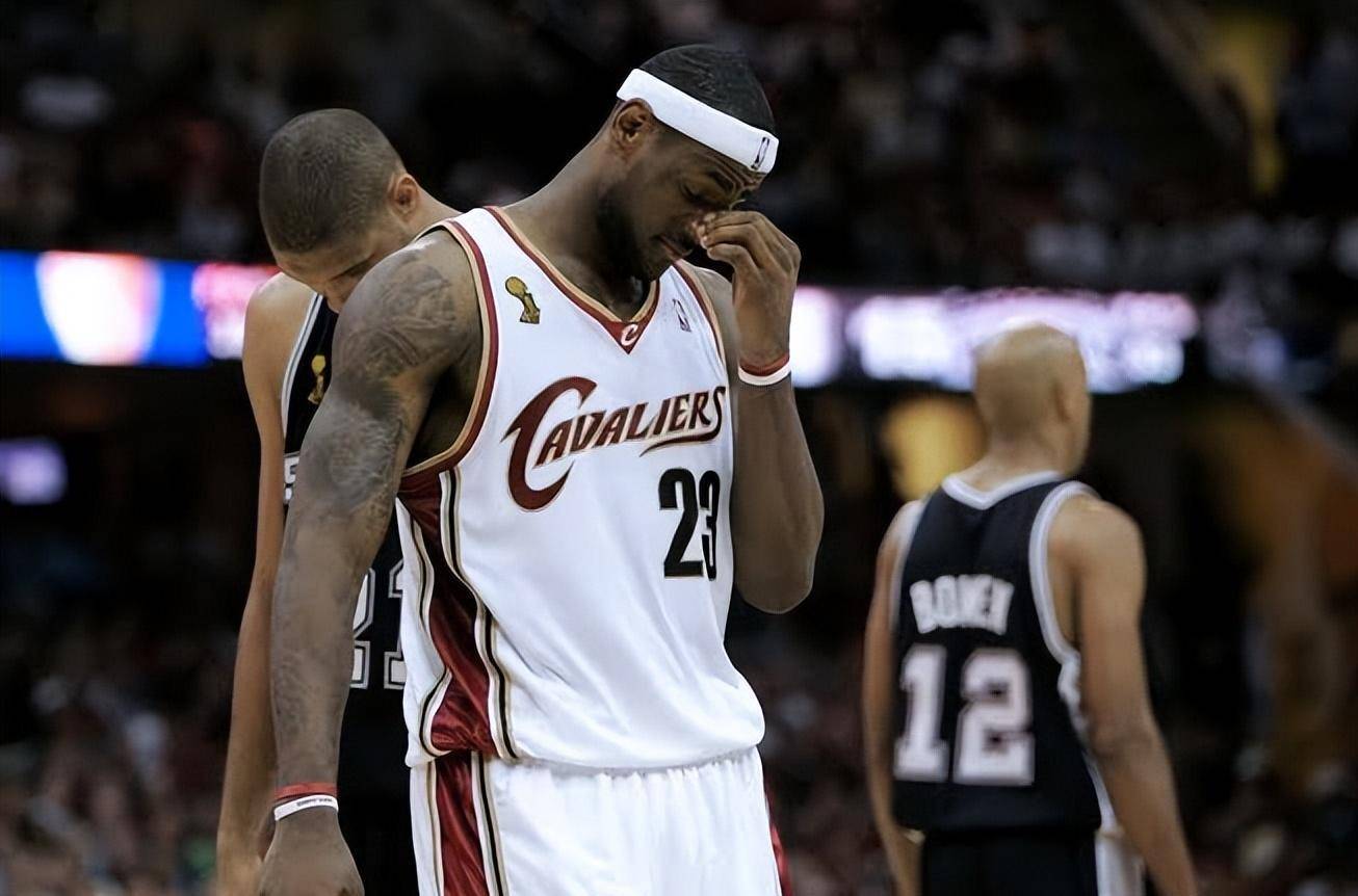 詹姆斯在热火比赛中刷新纪录，刷新纪录引发热议！的简单介绍-AYX GAMES